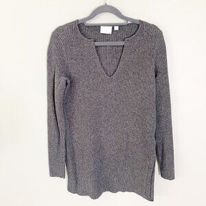 Anthropologie‎ dark gray v-neck long sleeve side split rib knit sweater - XS